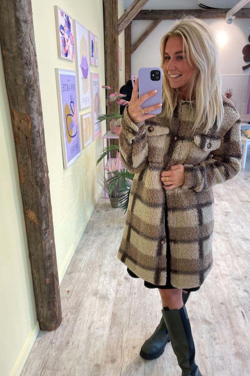 Elvis Teddy Lang Jakke i Cement - Udsalg hos Lykke by Lykke